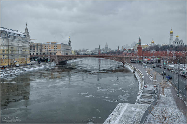 Изгибы Москворецкой набережной