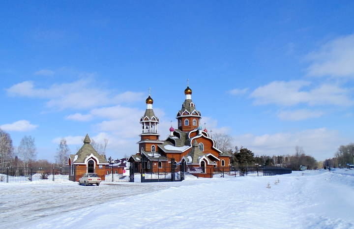 Весенний день у храма .