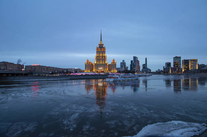 Вид на Radisson Royal Moscow и Москва Сити