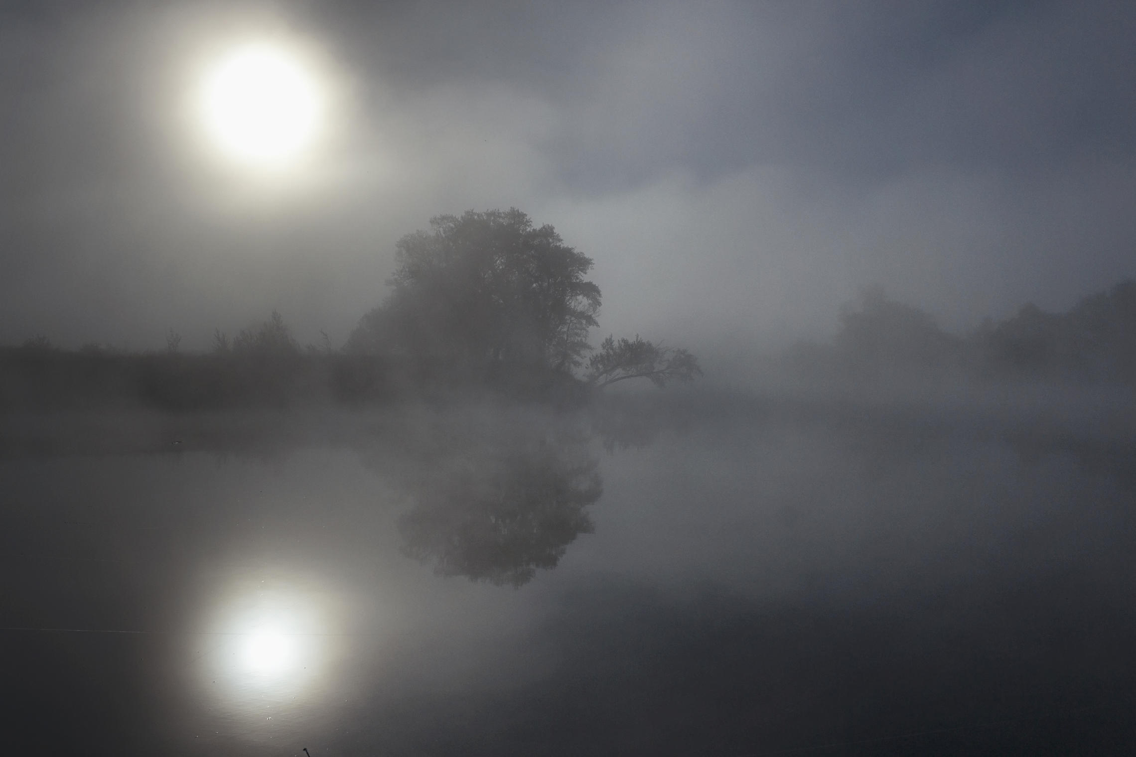 "туманным утром на реке"