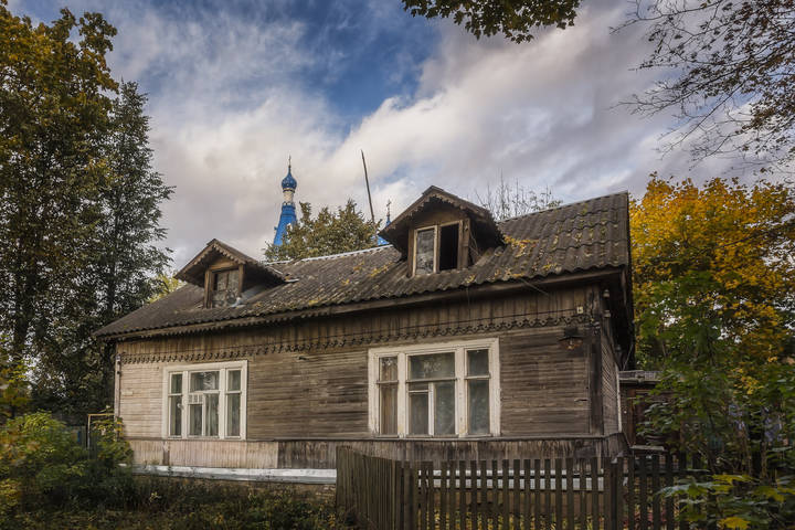 За парадным фасадом