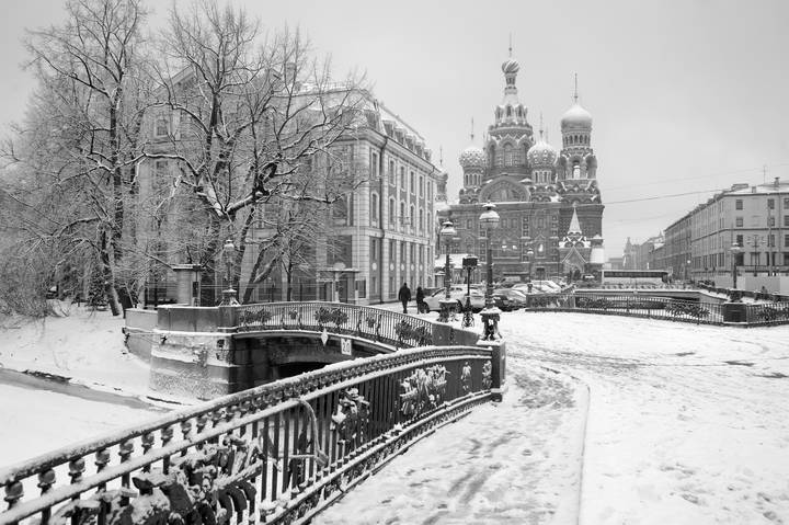 Графика вокруг Театрального моста