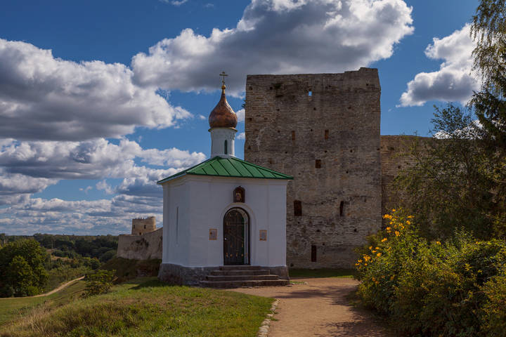 Изборская крепость...