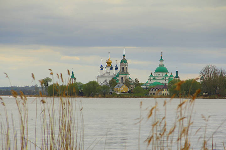 А на том берегу Храм стоит много лет...