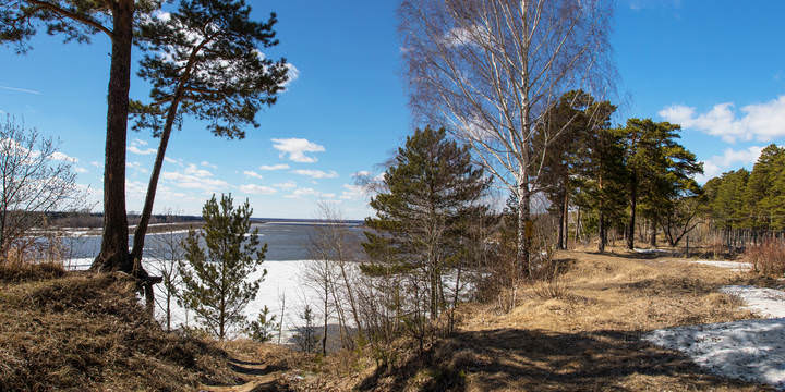 Томь. Апрель.