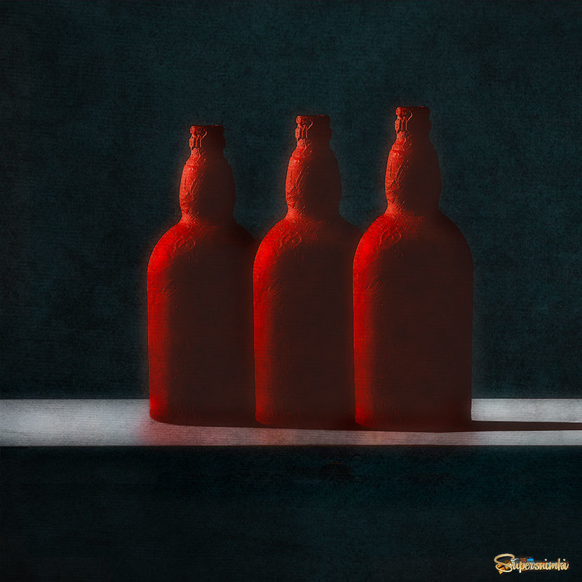 красные бутылки