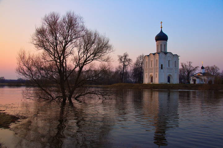 Весна на Нерли