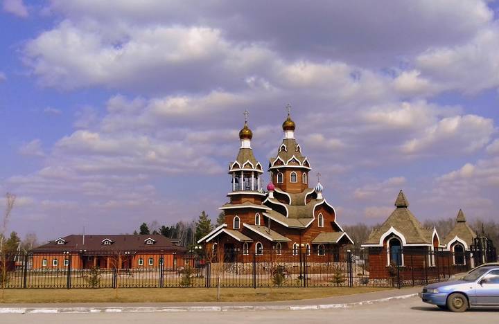 Храм Богоявления Господне в один из предпасхальных дней .