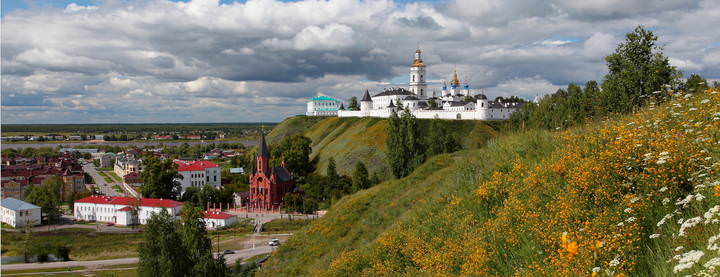 Издалека