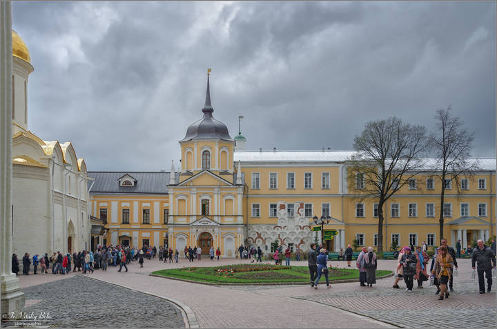 Многолюдная Лавра