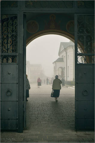 Утром в монастыре
