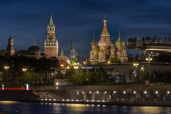 Вечер в столице