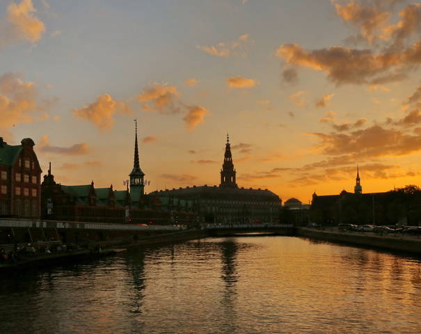 вечерний город