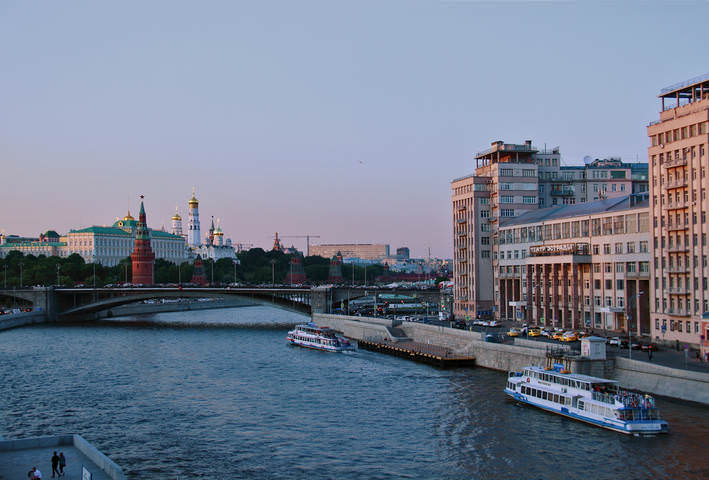 По Патриаршему мосту, 6 июня, в 21.00.