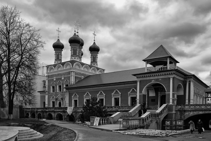 Высоко-Петровский монастырь