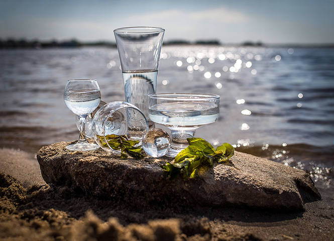 Стекло на берегу Волги