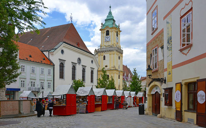 Братислава.
