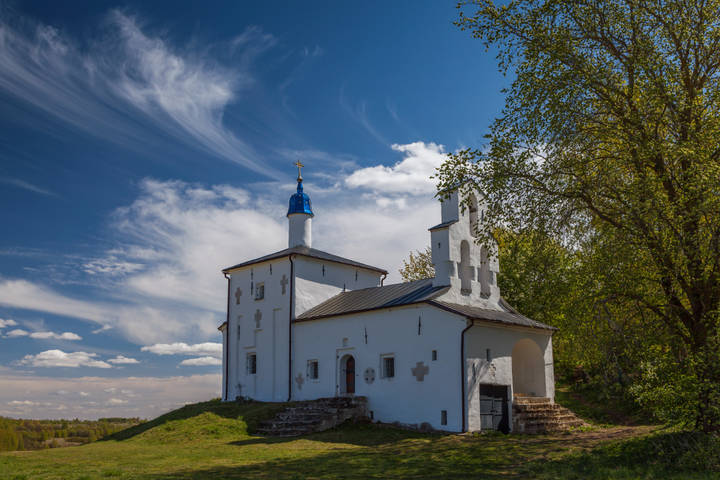 Май в Изборске...