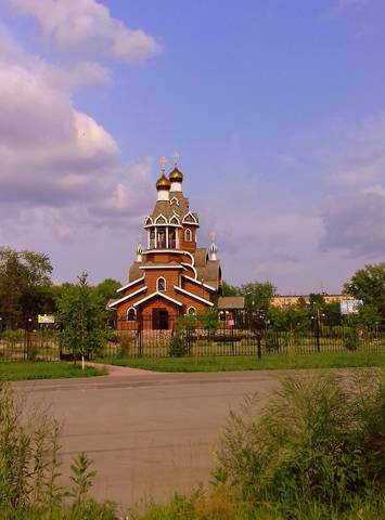 Храм Богоявления Господне в летний день.