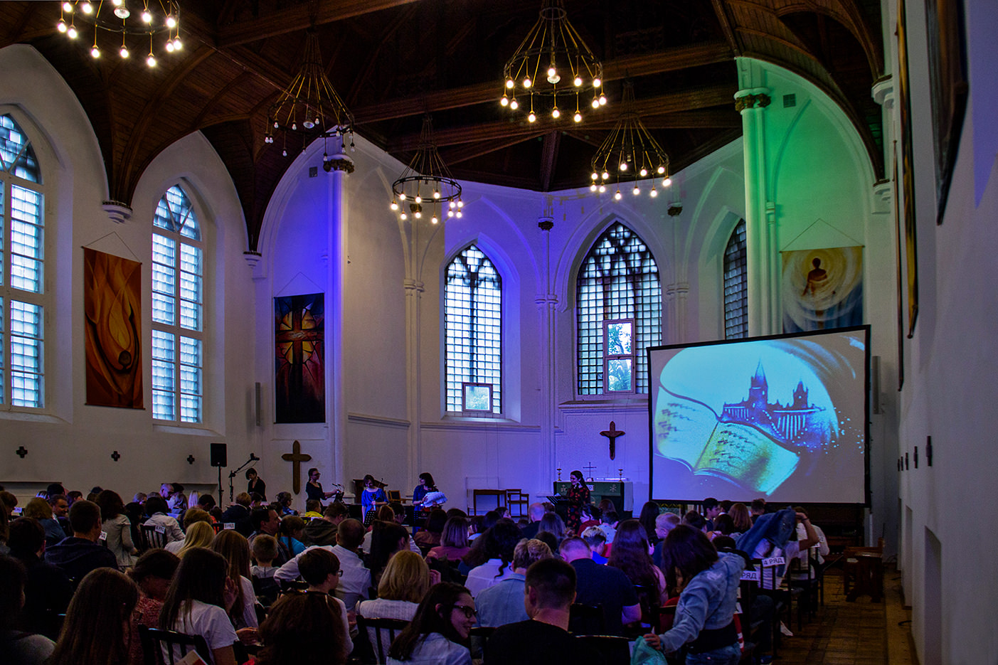 Фонд "BELCANTO" выступает в Англиканской церкови Святого Андрея.