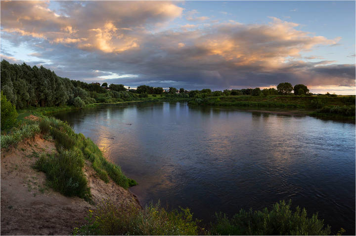 Река на закате