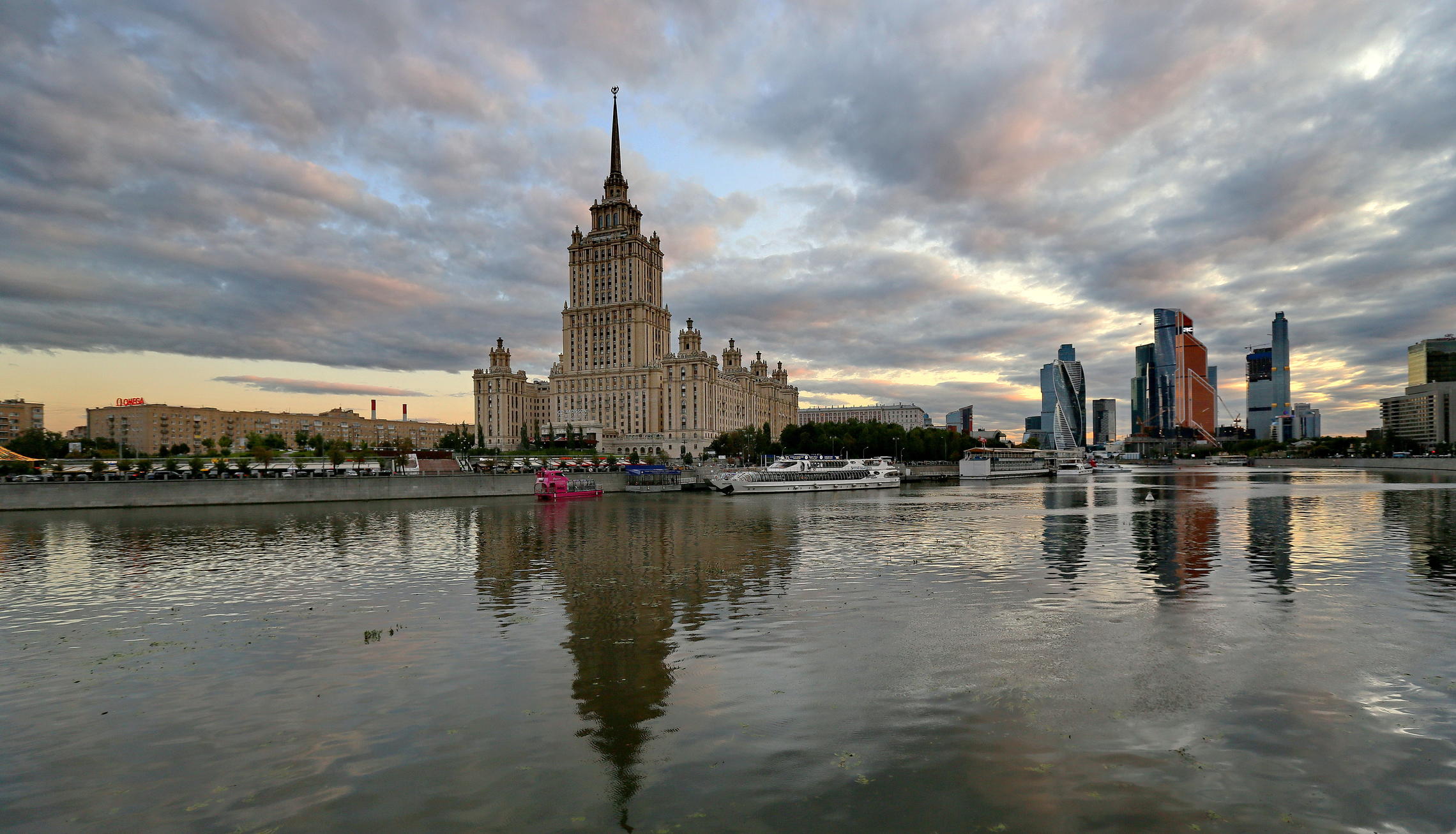 тёплый вечер на Москва реке