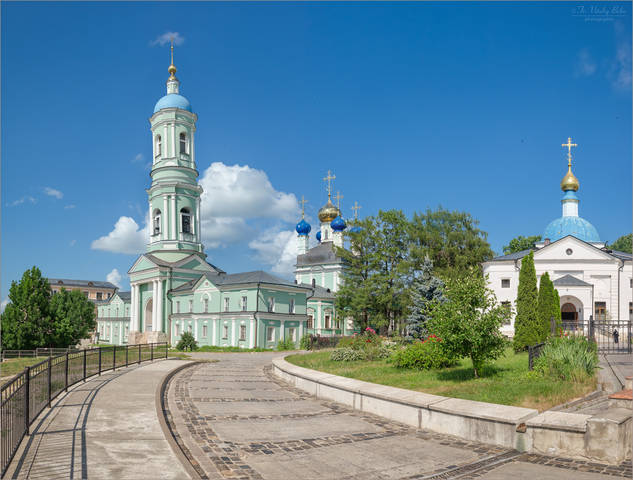 Ясный день в Оптиной пустыни