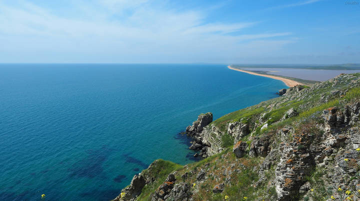 Крым. Опукский заповедник. Между морем и озером
