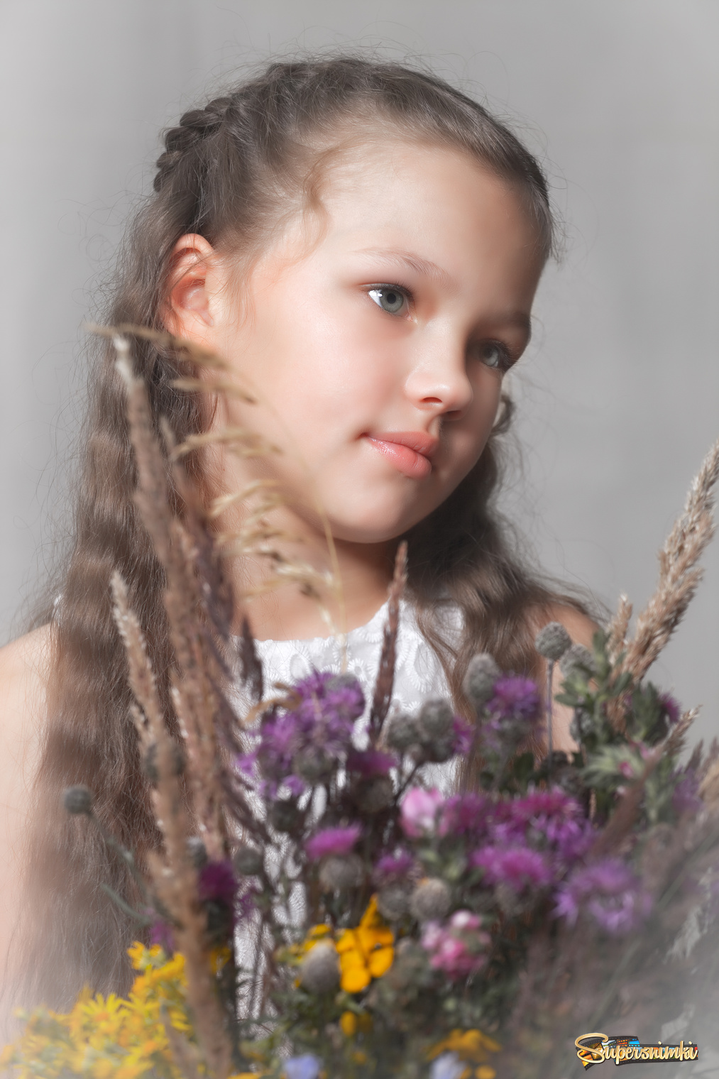 Девочка с цветами 2