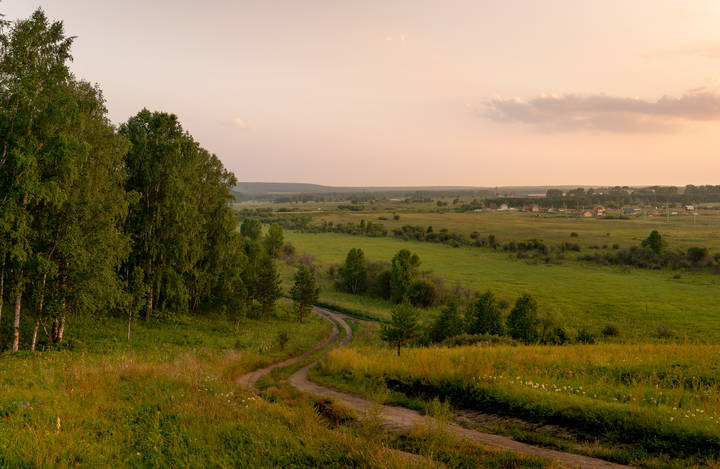 Улеглась дневная пыль...