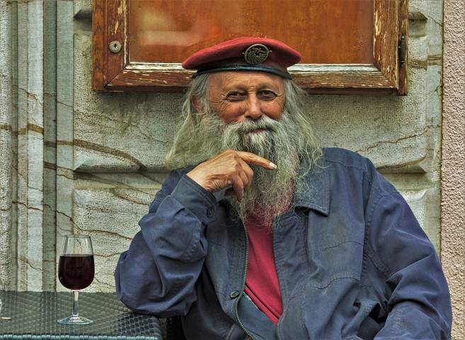  In vino veritas - multum mergitur . Истина в вине - не раз тонула............