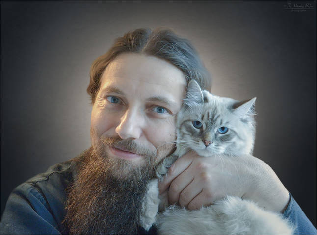 Портрет с кошкой