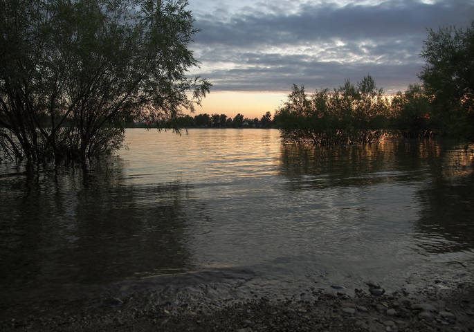 Большая вода на большой реке