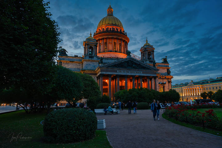 Вечерний променад