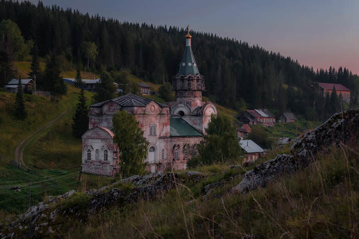 Церковь в вечернем свете