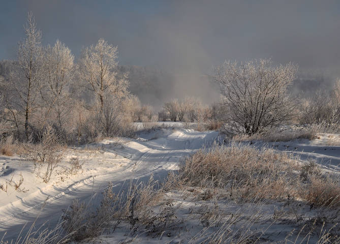 К реке