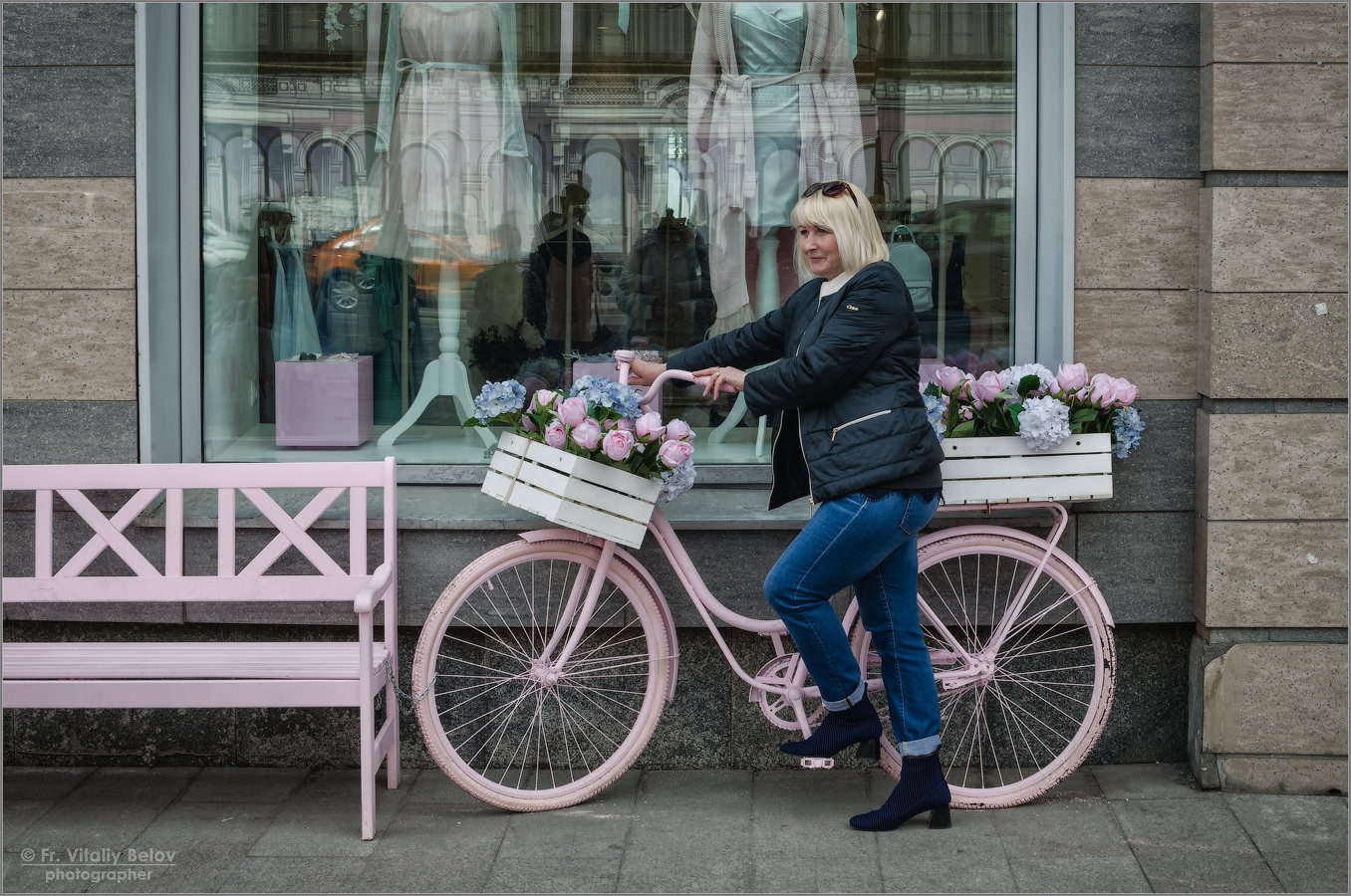 Фотосессия с розовым велосипедом