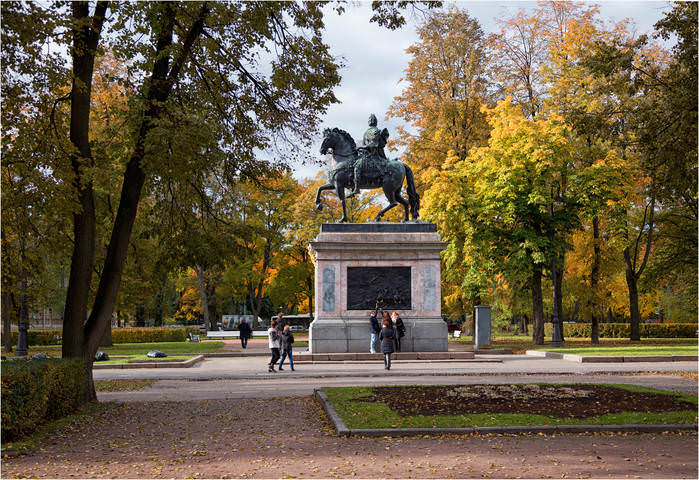 Памятник Петру I (Михайловский замок)
