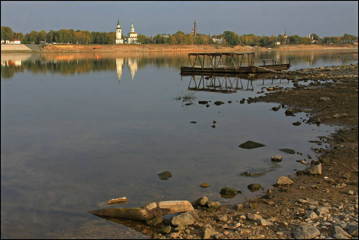 Вечер у осенней реки