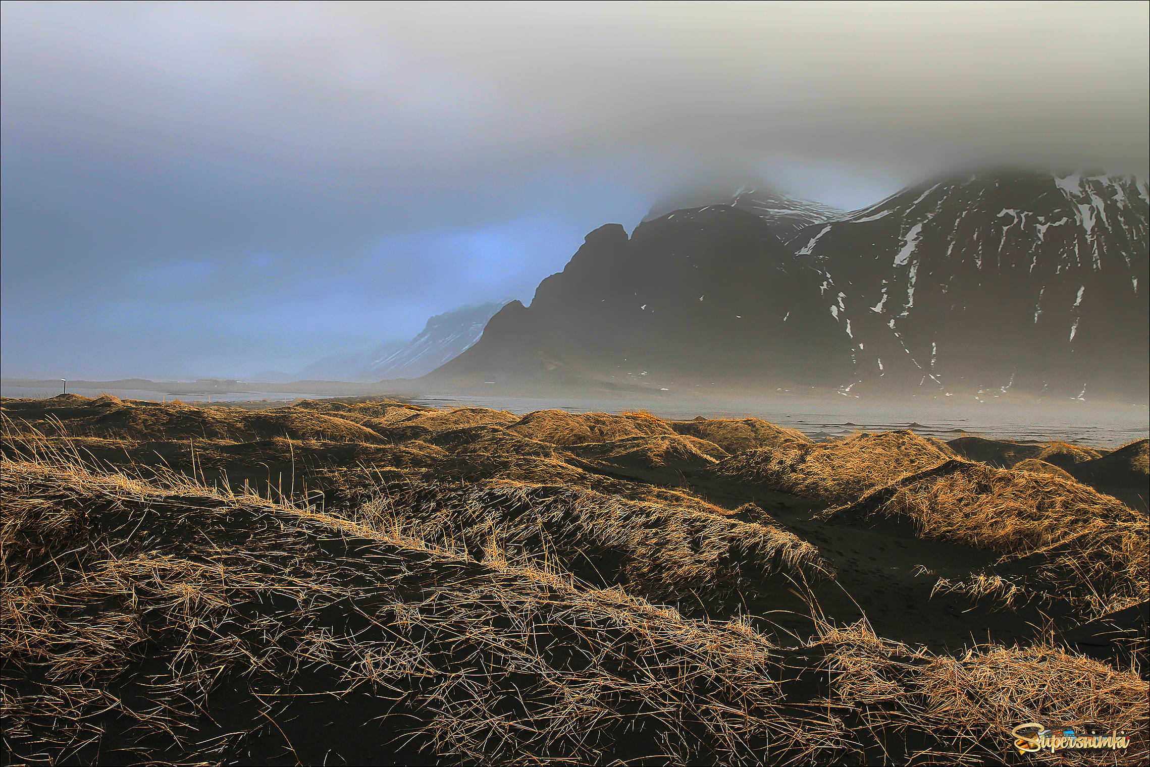 Раннее утро на побережье Исландии