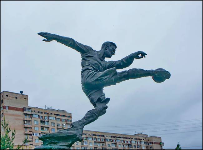 Памятник Всеволоду Боброву