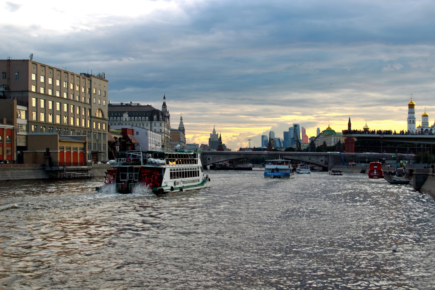 На Москве реке в октябре месяце !