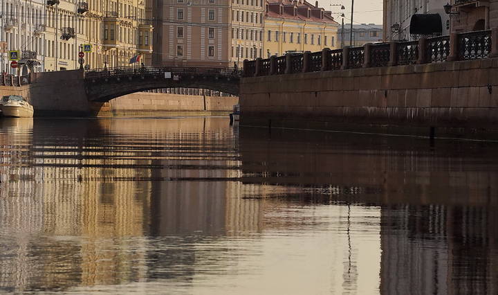 Утро, река Мойка и город