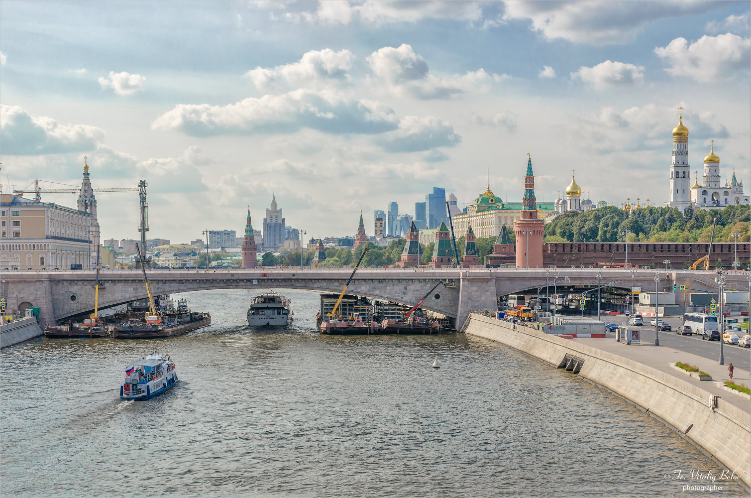 У Большого Москворецкого моста