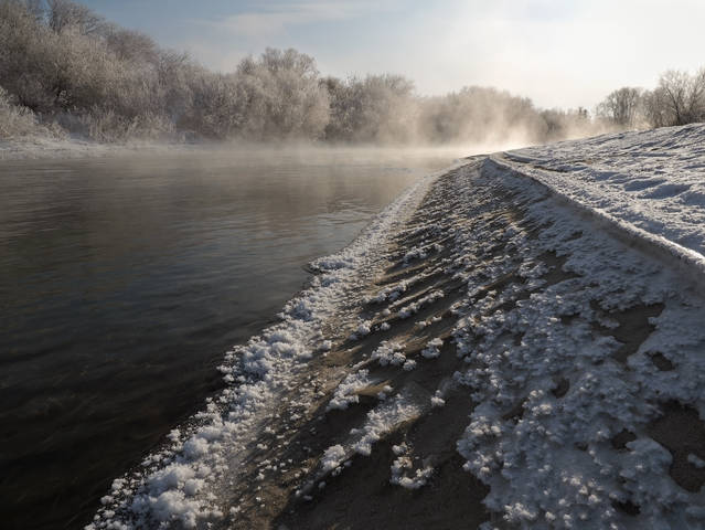 На песчаном берегу