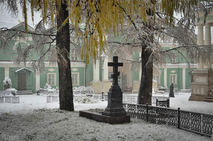 Осенний занавес поднялся...