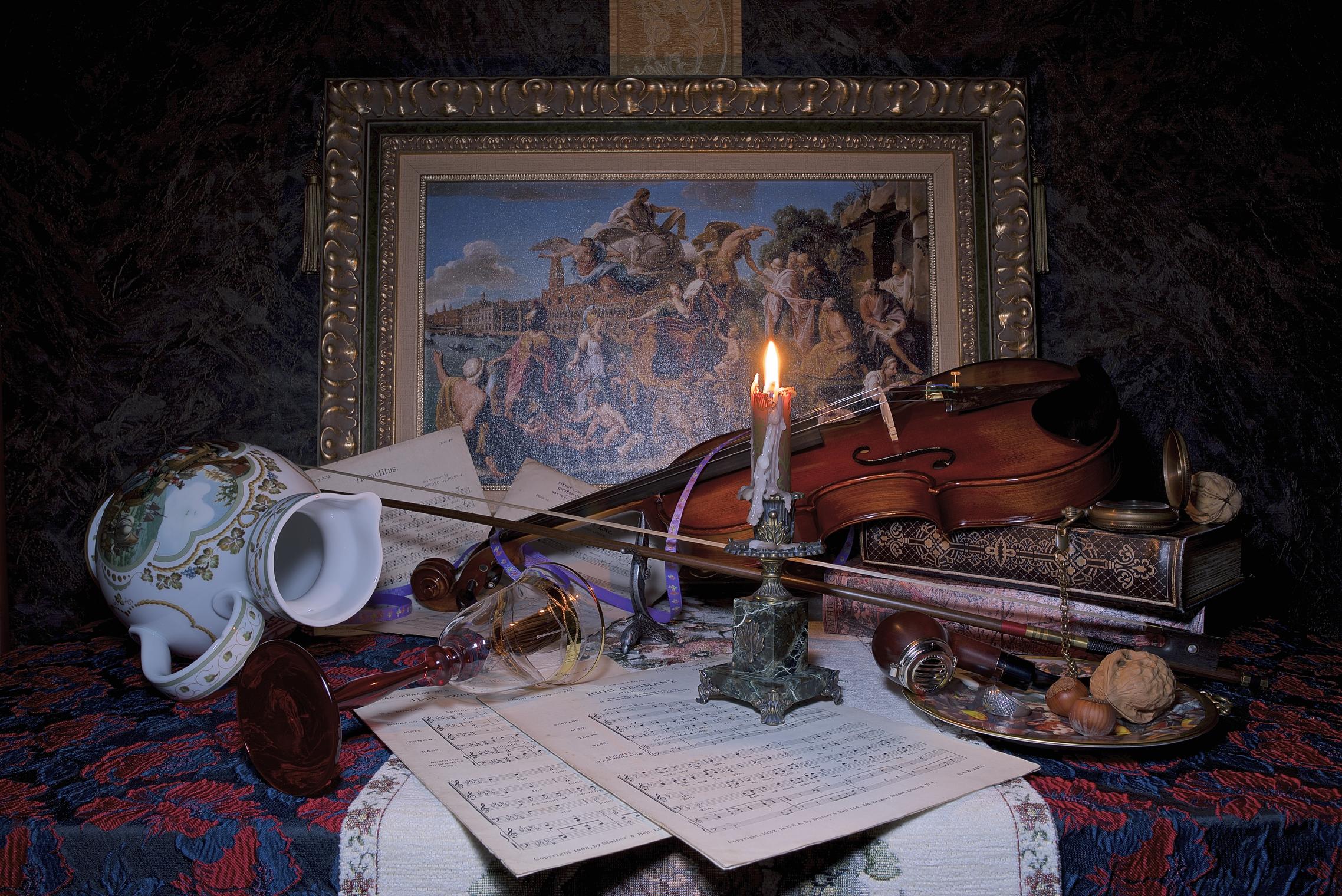 Пушкинские свечи на столе