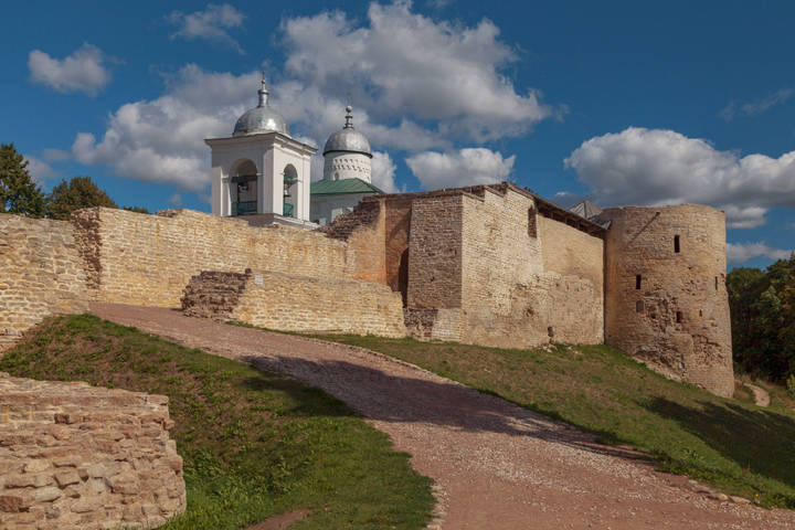 Изборская крепость