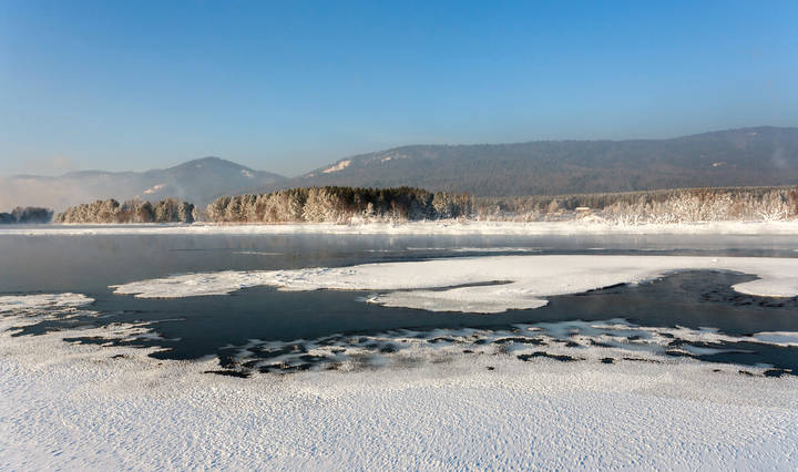 Зимняя река