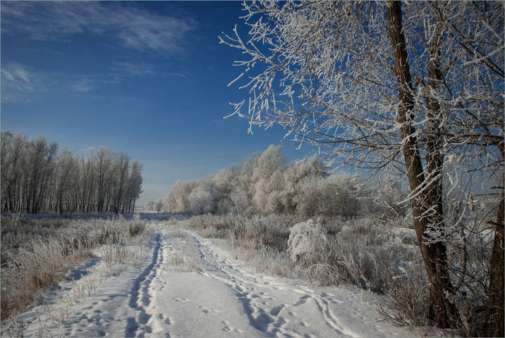 Где то за городом.